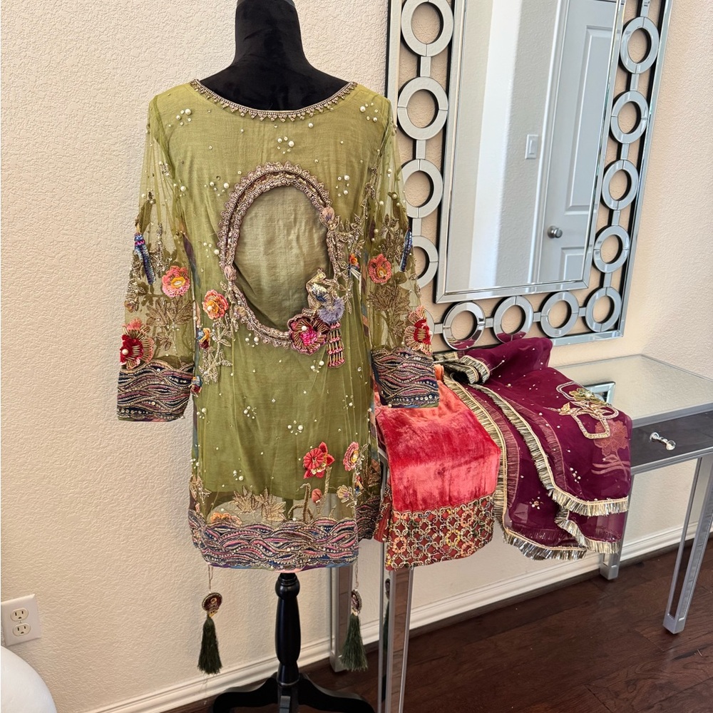 Pakistani/Indian designer Arjumand Bano beautifully embellished Dress. Size S/M - Picture 9 of 15